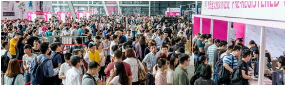 Intelligente elektrische Geschenk erstaunt das Publikum der 28. Shenzhen Inte...